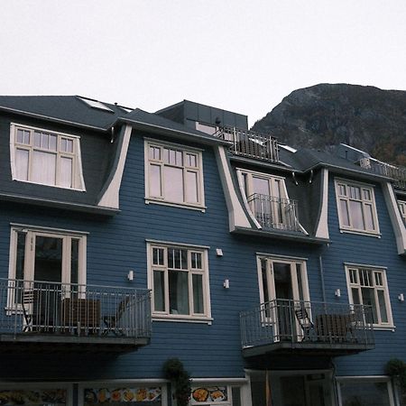 Blue House Dormitory Odda Exterior photo